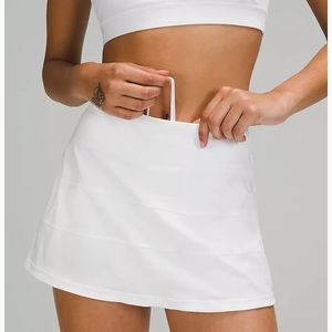 Lululemon pace rival Mid-Rise skirt